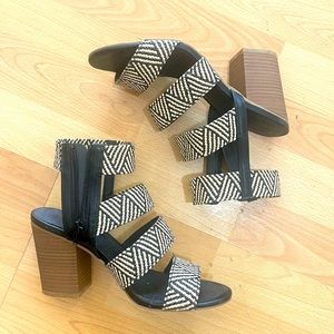 Universal Thread strappy block sandal (7.5)